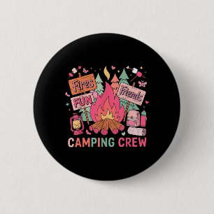 Retro Freunde zünden lustiges Lagerfeuer Pink Camp Button