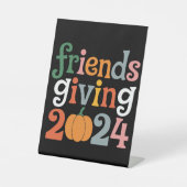 Retro Friends geben 2024 Erntedank fallen Sockelschild (Vorderseite)