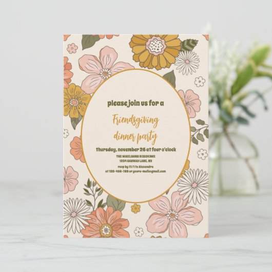 Retro Friendsgiving Erntedank Dinner Einladung (Stehend Vorderseite)
