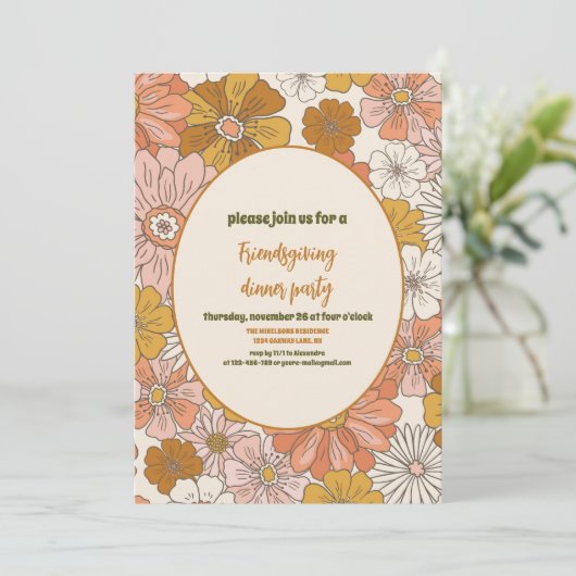 Retro Friendsgiving Erntedank Dinner Einladung (Stehend Vorderseite)