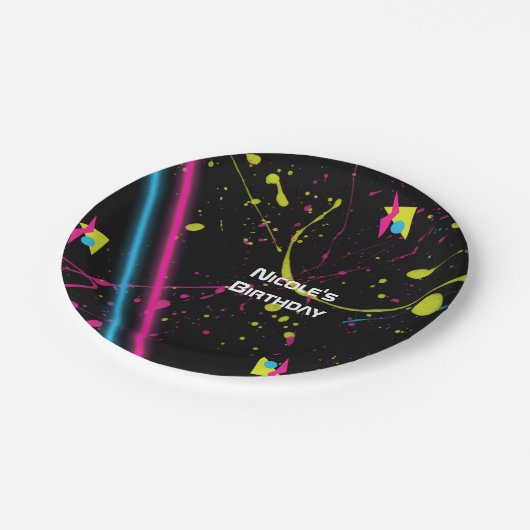 Retro Fun Birthday Party Spritzer Teller der 80er (Schrägansicht)