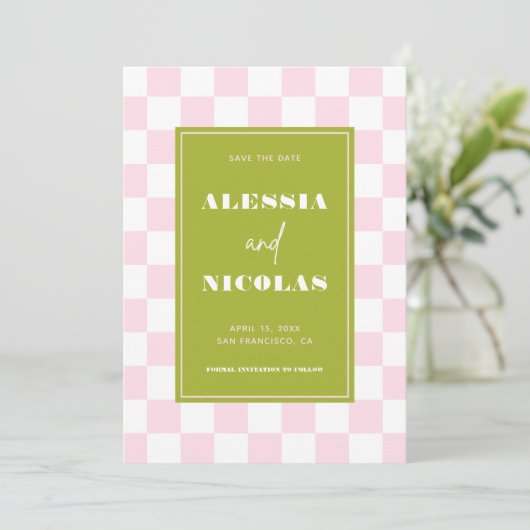 Retro Fun Pink & Green Checkerboard Check Wedding Save The Date (Stehend Vorderseite)
