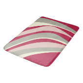 Retro Funky Wavy Lines Magenta Pink Gray Badematte (Schrägansicht)