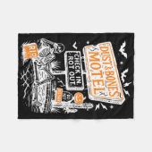 Retro Funny Skeleton Staub und Knochen Motel Spook Fleecedecke (Vorderseite (Horizontal))