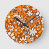 Retro Garden Floral 60er 70er Pattern Brown & Oran Runde Wanduhr (Vorderseite)