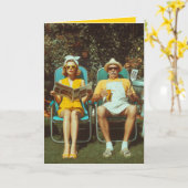 Retro-Gartengrill-Szene mit stilvollem Paar Karte (Gelbe Blume)