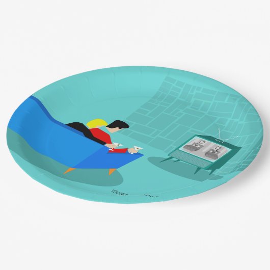 Retro Gay Couple Watching TV Paper Plate Pappteller (Schrägansicht)