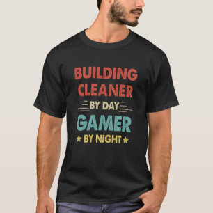 Retro Gebäude Cleaner by Day Gamer by Night T-Shirt