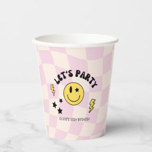 Retro-Geburtstagsteller aus Papier in Pastellrosa, Pappbecher