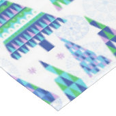 Retro Geo Scandi Weihnachtsbaumen Blue & Green Tischdecke (Schrägansicht)
