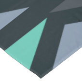 Retro Geometric Art Dreiecke Schwarz Aquamarin Tischdecke (Schrägansicht)