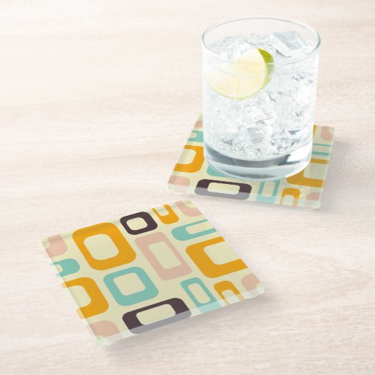 Retro geometric pattern in light beige background glasuntersetzer (Schrägansicht)