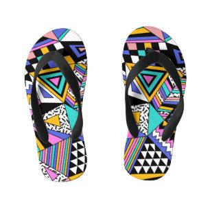 Retro-geometrische Formen: Farbige Vintage. Kinderbadesandalen