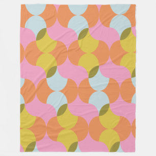 Retro-geometrische Formen in hellen Pastellfarben Fleecedecke