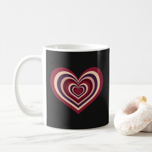Retro-gestreifter Herzbecher - Rot auf Schwarz Kaffeetasse (Mit Donut)