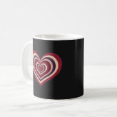 Retro-gestreifter Herzbecher - Rot auf Schwarz Kaffeetasse (Vorderseite Links)