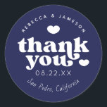 Retro Gewerkschaft Dark Blue Wedding Vielen Dank Runder Aufkleber<br><div class="desc">Retro inspiriert Schriftart "Danke" mit Herzen,  in bearbeitbaren Farben für Hintergrund und Grafik.</div>