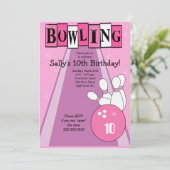 Retro Girly Pink Birthday Bowling Party Einladung (Stehend Vorderseite)
