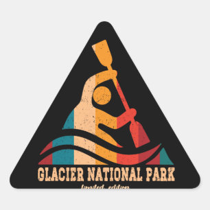 Retro Glacier Nationalpark Kayaking Dreieckiger Aufkleber