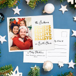 Retro glauben wir an Weihnachten Foto Folien Feiertagspostkarte<br><div class="desc">Schicken Sie diese Retro-Weihnachtspostkarte,  um Glück,  Liebe,  einen Hauch feierlichen Beifall und eine fröhliche Vintage Atmosphäre mit Ihren Lieben zu teilen. Fügen Sie ein Foto Ihrer Lieblingsfamilie hinzu,  um es zu personalisieren und die Schönheit der Saison zu erfassen.</div>