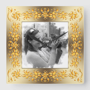 Retro goldener mit Blumenrahmen. Ihr Foto Quadratische Wanduhr