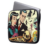 Retro Goth Couple Comic Laptopschutzhülle (Vorderseite Links)