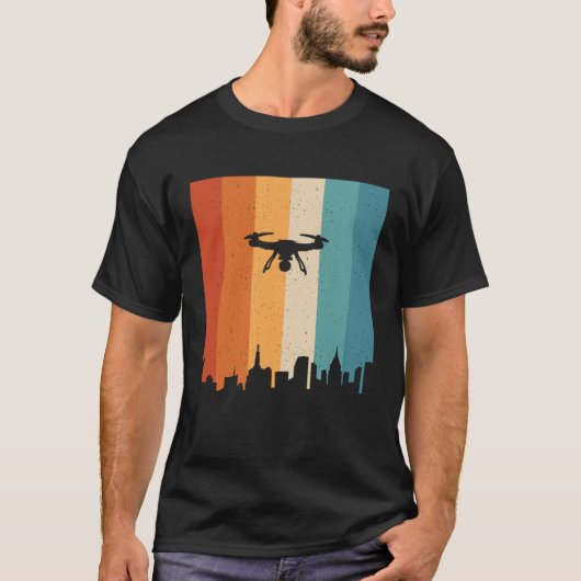 Retro Graphic Drone Flying Quadcopter Pilot RC Dro T-Shirt (Vorderseite)