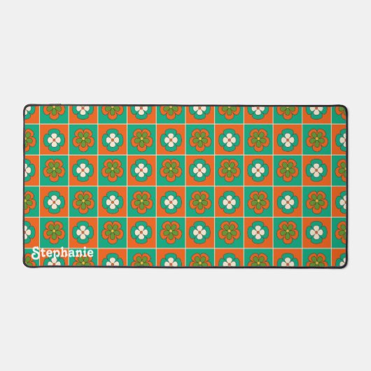 Retro Green Red Groovy Blume Script Name Schreibtischunterlage (Vorderseite)