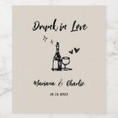Retro Grey Hand Drawn Drunk in Love illustrated Weinetikett (Einzelnes Label)