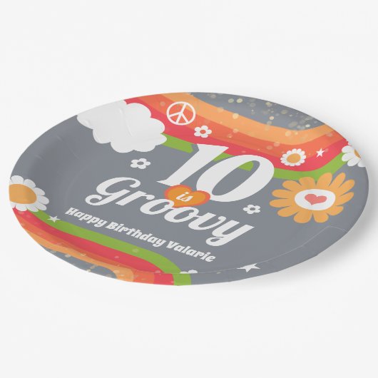 Retro Groovy 10. Geburtstag Pappteller (Schrägansicht)