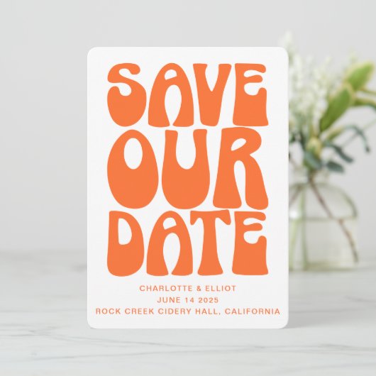 Retro Groovy 70er Bright Orange QR Code Wedding Save The Date (Stehend Vorderseite)