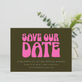 Retro Groovy 70er Hot Pink und Green Wedding Custo Save The Date (Stehend Vorderseite)