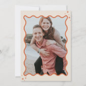 Retro Groovy 70er Ivory Orange Foto Disco Einladung (Rückseite)