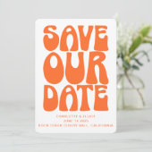Retro Groovy 70er Jahre Helles Orange QR-Code Hoch Save The Date (Stehend Vorderseite)