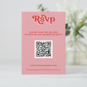 Retro Groovy 70er Niedlich Rosa und Rot QR-Code RSVP Karte (Stehend Vorderseite)