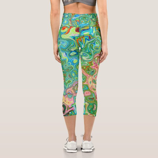 Retro Groovy Abstrakter Regenbogenwirbel Capri Leggings (Rückseite)