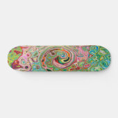 Retro Groovy Abstrakter Regenbogenwirbel Skateboard (Horizontal)