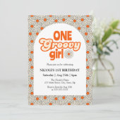 Retro Groovy Arch Bright Orange Daisy 1. Geburtsta Einladung (Stehend Vorderseite)