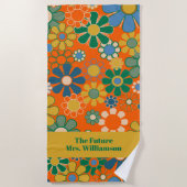 Retro Groovy Blume 60er 70er Floral Pattern Bride Strandtuch (Vorderseite)