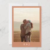 Retro Groovy Blume Muster Foto Monogram Wedding Einladung (Rückseite)