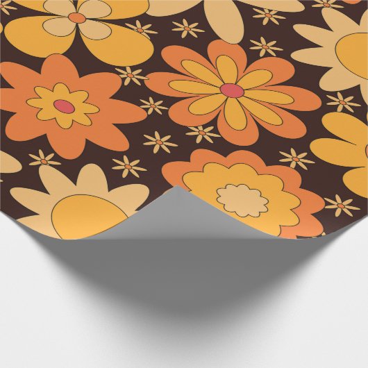 Retro Groovy Blumenmuster Gelb und Orange Geschenkpapier (Ecke)
