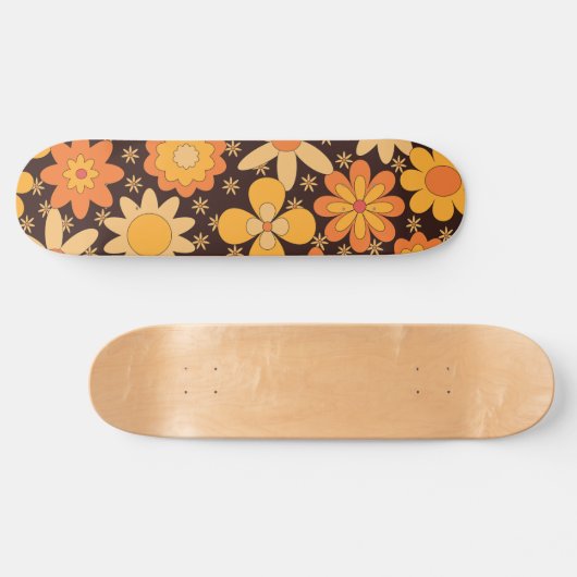 Retro Groovy Blumenmuster Gelb und Orange Skateboard (Horizontal)