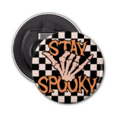 Retro Groovy Checkered Bleibe Spooky Halloween Flaschenöffner (Vorderseite)