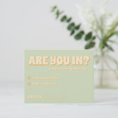 Retro Groovy Colorful Wavy Boho Wedding RSVP Karte (Stehend Vorderseite)