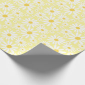Retro Groovy Daisies Spring Pattern Pastellgelb Geschenkpapier (Ecke)