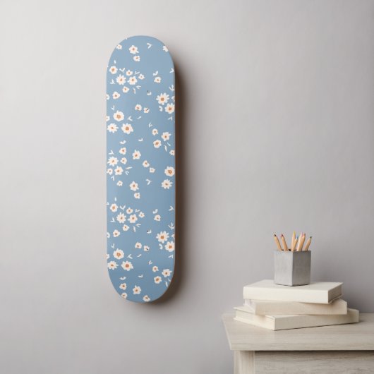 Retro Groovy Daisy Pattern Dusty Blue Floral 70er Skateboard (Wandkunst)
