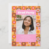 Retro Groovy Floral Pink Graduation Party Foto Einladung (Vorderseite)