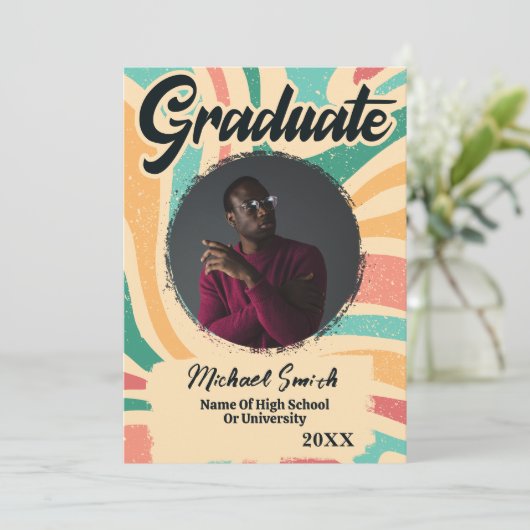 Retro Groovy Foto 2023 Abschluss Ankündigung (Stehend Vorderseite)