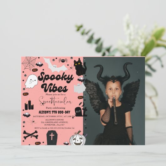 Retro Groovy Ghost Halloween Spooky vibes Birthday Einladung (Stehend Vorderseite)