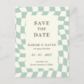 Retro Groovy Green Checkerboard Hochzeit Ankündigungspostkarte (Vorderseite)